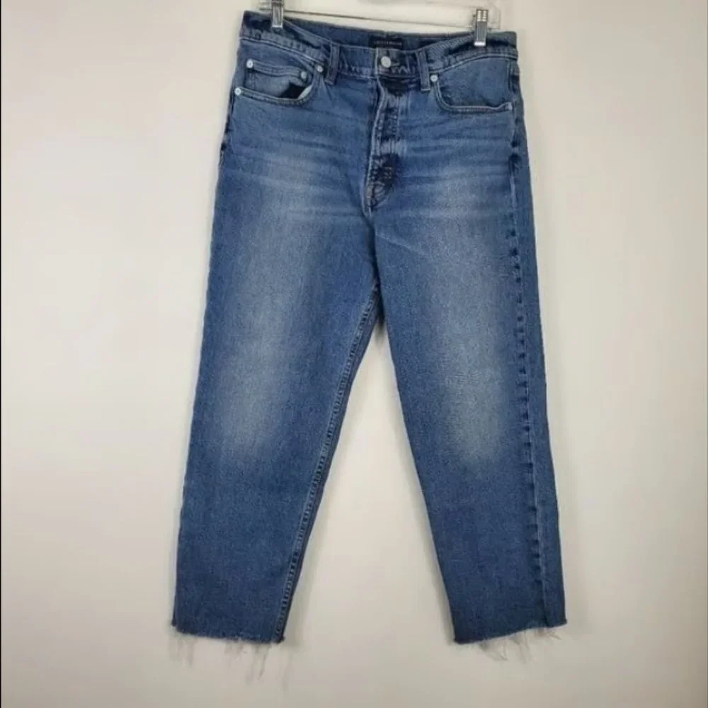 Lucky Brand Relaxed Taper Button Fly Jeans Womens Size 10 Cropped Ankle Raw Hem - Picture 1 of 3